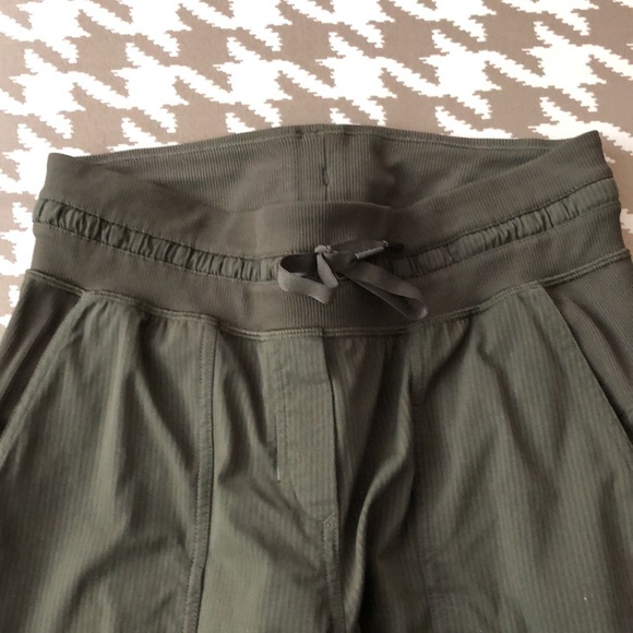 Dance Studio Crop 25” - Picture 3 of 8